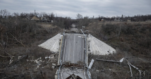 Ukrainians Blow Bridges Out of Bakhmut, Russians Now in the Streets