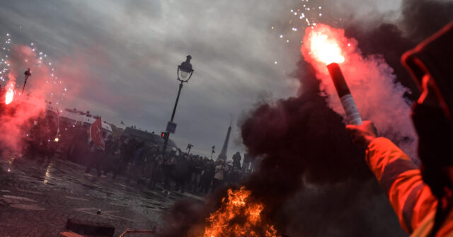 Paris: Hundreds Arrested as Rioters Set Trash Fires, Clash with Cops - Vimarsana News