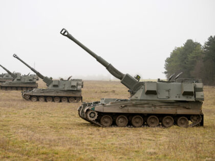SOUTHERN ENGLAND - FEBRUARY 21: A row of AS90 155mm self-propelled artillery systems operated by members of the Ukrainian and British Armed Forces move into firing positions during a training session on FEBRUARY 21, 2023 in Southern England. A thousand UK service personnel are deploying to run a training program …