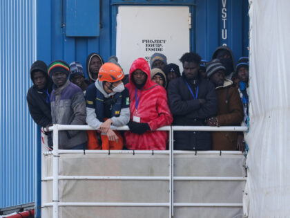 Naples, the Sea Eye 4, the German NGO ship carrying 106 migrants, docked at pier 21 in the port of Naples. Among these are 35 minors including a ten-day-old infant and 22 unaccompanied children. For this reason the Sea Eye 4 has been nicknamed 'the children's ship'. (Photo by: Fabio …