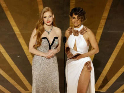 HOLLYWOOD, CALIFORNIA - MARCH 12: (L-R) Jessica Chastain and Halle Berry speak onstage during the 95th Annual Academy Awards at Dolby Theatre on March 12, 2023 in Hollywood, California. (Photo by Kevin Winter/Getty Images)