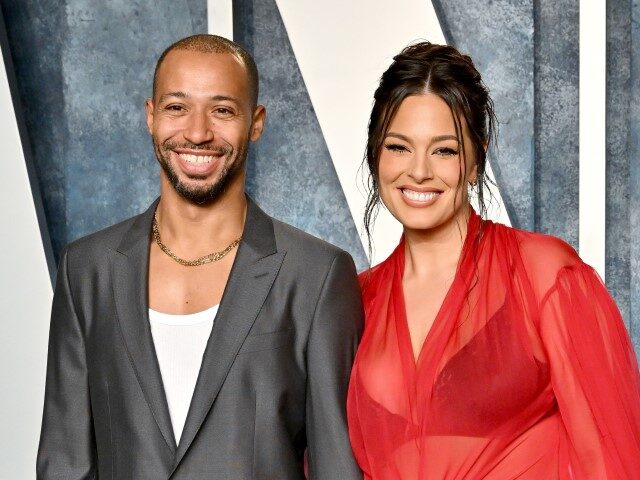 Justin Ervin and Ashley Graham attend the 2023 Vanity Fair Oscar Party hosted by Radhika J