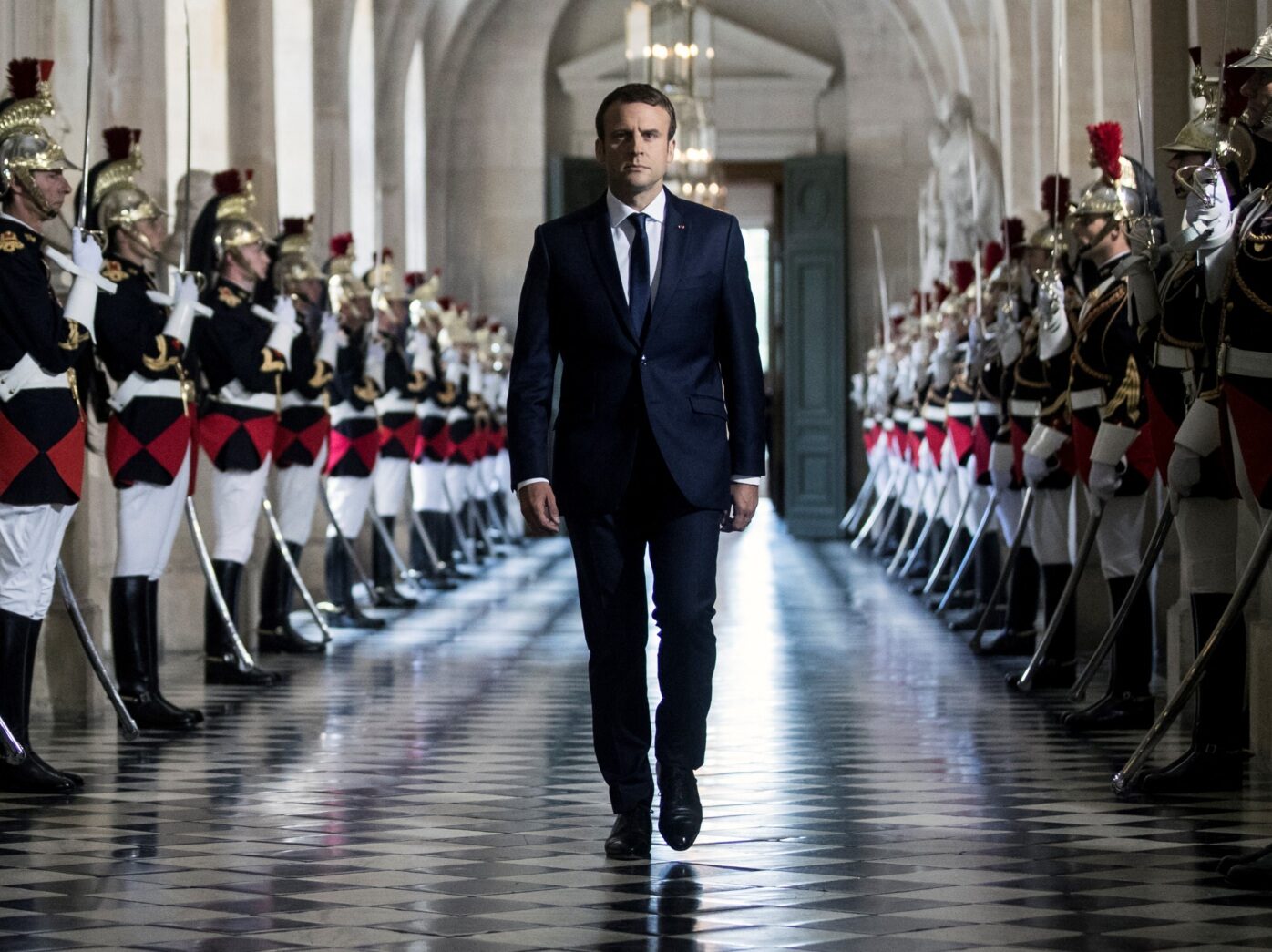 Unions Vow to Shut Down French Economy If Macron Raises Pension Age - Vimarsana News