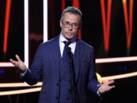 'Memento' Star Guy Pearce Apologizes for 'Insensitive' Trans Comment