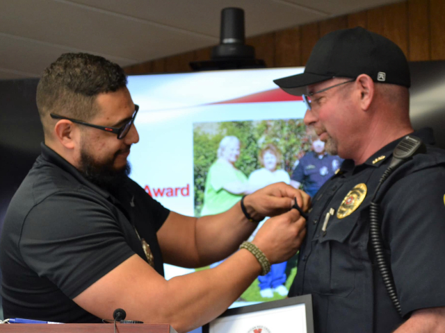 PHOTOS - Cop Honored for Saving Baby's Life with CPR: 'I Thank God' - Vimarsana News