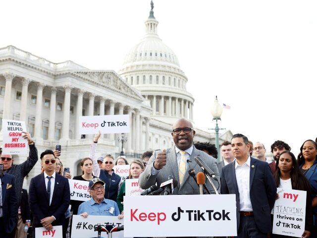 TikTok Paid for an Astroturfed Mob of Influencers to Show Up as CEO Testified Before Congress