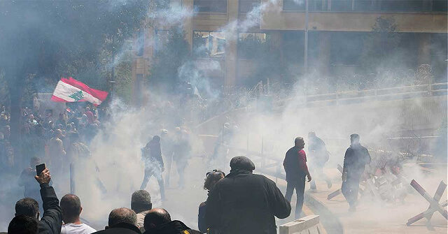 Lebanese Security Uses Tear Gas as Hundreds of Protesters Storm Government HQ