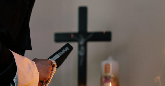 NextImg:Poll: Decline of Christianity in U.S. Slowing, Possibly Leveling Off