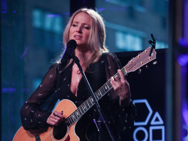 NEW YORK, NY - SEPTEMBER 21: Singer Jewel performs songs from her new album "Never Broken" at Build Series at AOL HQ on September 21, 2016 in New York City. (Photo by Steve Zak Photography/FilmMagic)