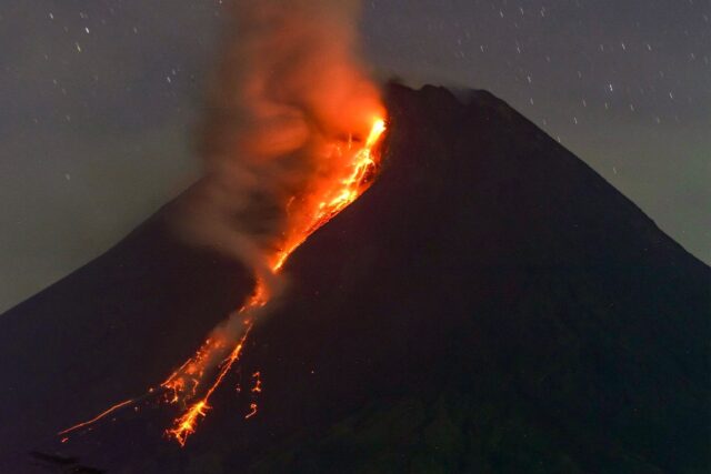 Indonesia's Merapi volcano erupts, spews hot lava - Breitbart