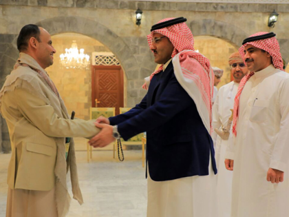 President Al-Mashat receives Omani & Saudi delegations at Republican Palace in Sana'a