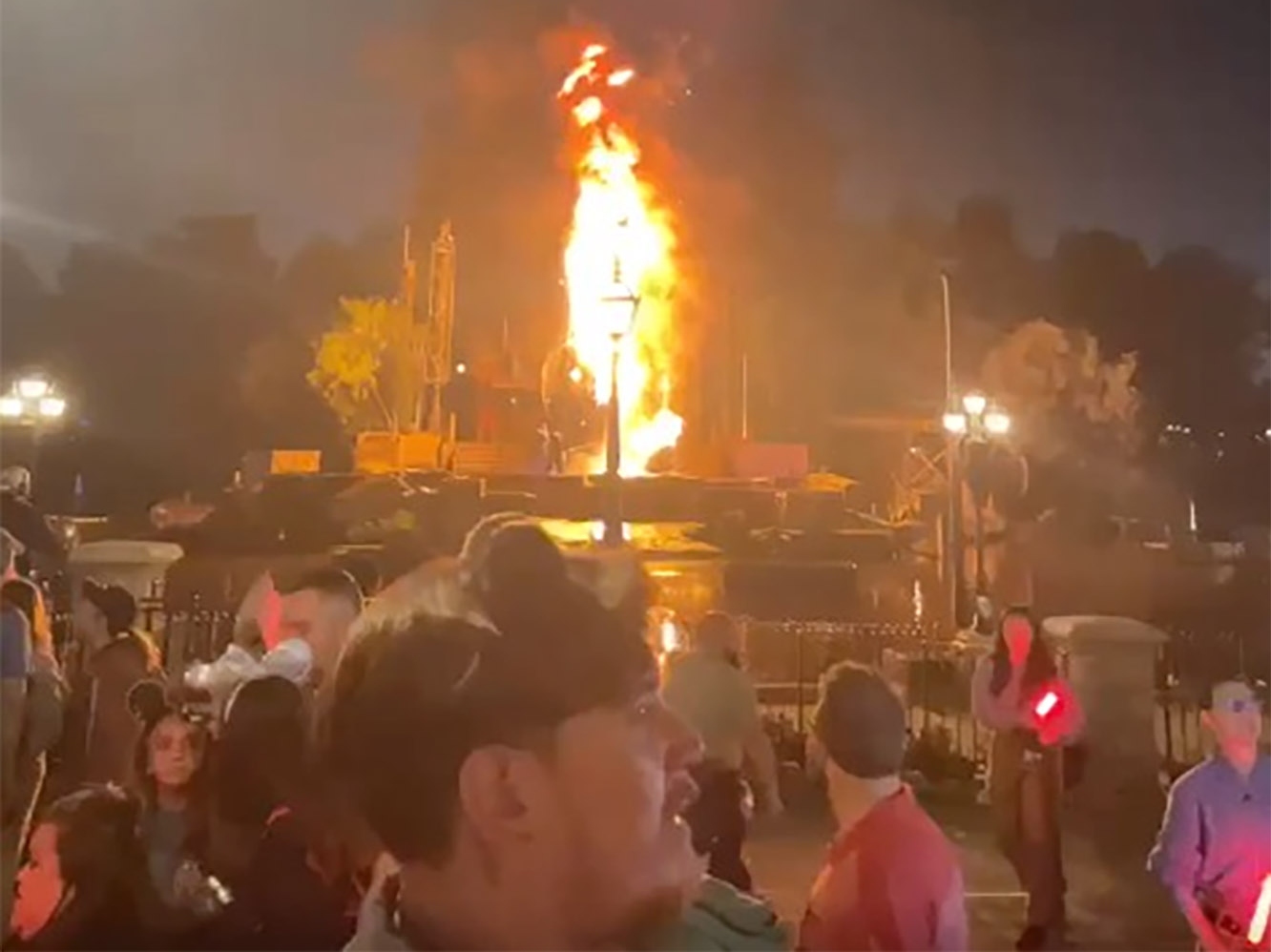 Giant Disneyland Dragon Explodes into Flames During 'Fantasmic!' Show - Vimarsana News