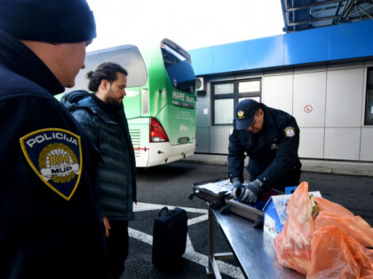 Croatian police officers check luggages at the border with Bosnia and Herzegovina in Stara Gradiska, eastern Croatia on November 25, 2022. - Croatia hopes to join Europe's Schengen passport-free zone on January 1, 2023 as illegal migrations remain the key challenge for the country guarding EU's longest external land border. …