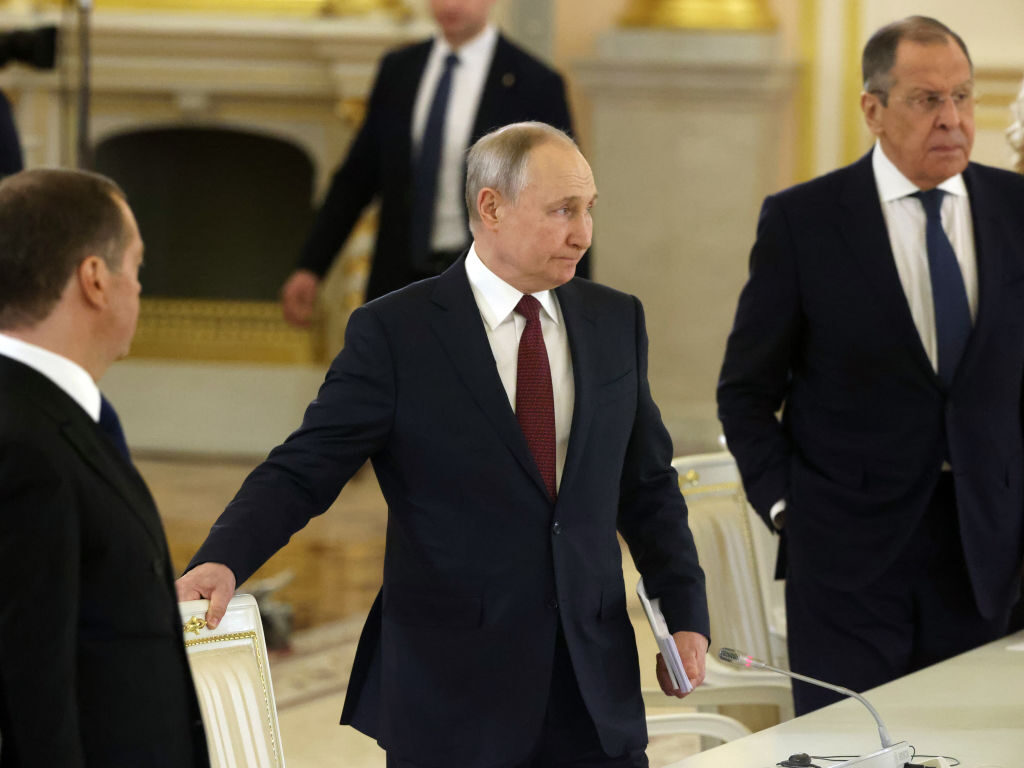 Putin Allies Warn West to Back Off Ukraine With Nuclear War Warnings - Vimarsana News