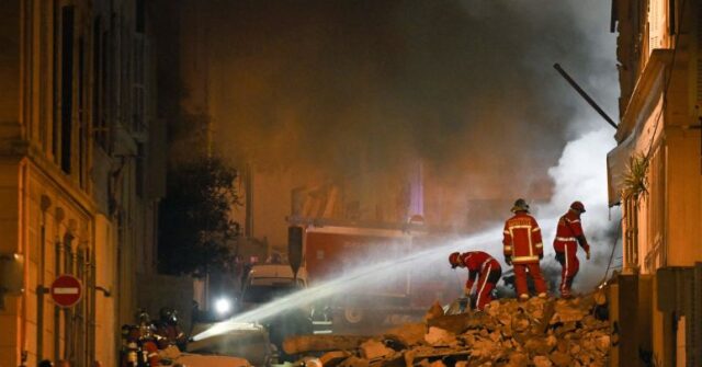 'Explosion' Brings Down Building in Historic Quarter, Rescue Waits on Fire