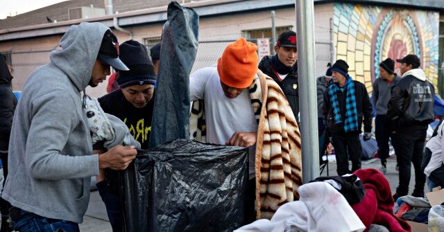 Chicago Turns Daley College into Shelter for 400 Border Crossers
