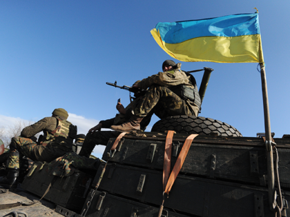Soldiers in the Ukrainian Army withdraw 15, 100 mm caliber artillery guns in Soledar, east