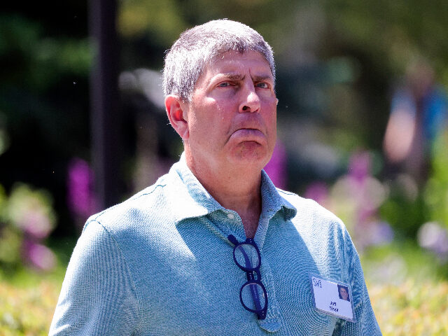 SUN VALLEY, IDAHO - JULY 06: Jeff Shell, CEO of NBCUniversal, walks from lunch at the Alle