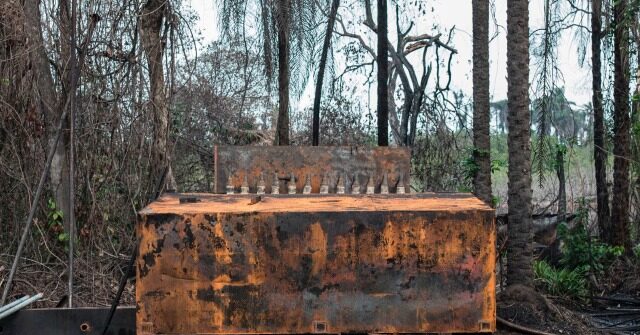 Nigeria Claims to Shut Down Nearly 300 Illegal Oil Refineries - Vimarsana News