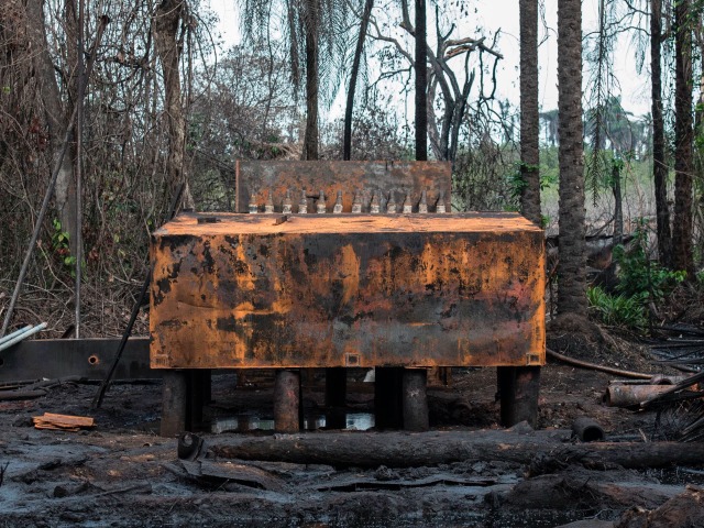 Nigeria Claims to Shut Down Nearly 300 Illegal Oil Refineries - Vimarsana News