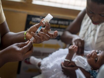 A baby receives vaccine by a nurse at the maternity ward of the Ewin Polyclinic in Cape Coast, Ghana, on April 30, 2019. - Ewim Polyclinic on April 30, 2019 was the first in Ghana to roll out the Malaria vaccine Mosquirix. After Malawi, Ghana is the second country to …