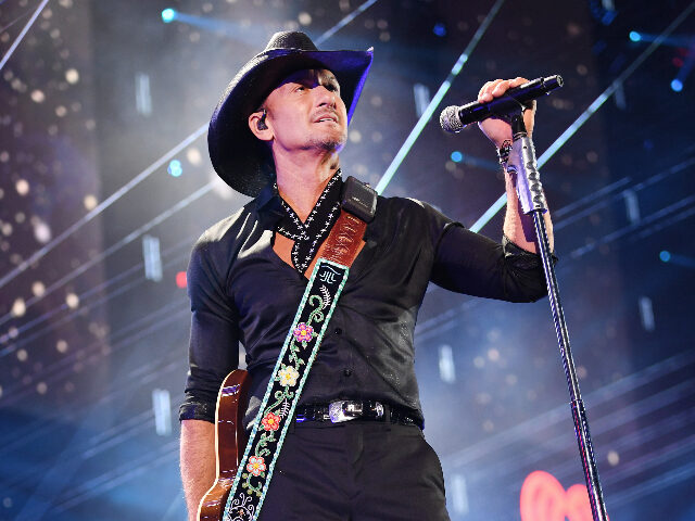 LAS VEGAS, NEVADA - SEPTEMBER 20: (EDITORIAL USE ONLY) Tim McGraw performs onstage during