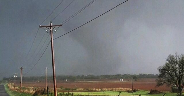 2 Dead As Severe Storms Tornadoes Move Through Central Us Breitbart Trendradars