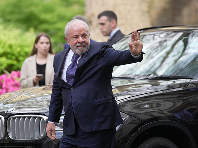 President of Brazil, Lula da Silva waves to the media as he arrives in Downing Street for a meeting with Britain's Prime Minister Rishi Sunak, in London, Friday, May 5, 2023. (AP Photo/Kin Cheung)