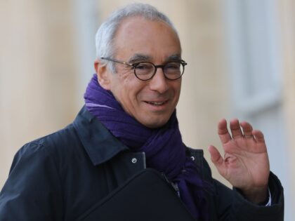 French economist Jean Pisani-Ferry arrives for a meeting with some 60 intellectuals and the French president as part of the "Great National Debate" on March 18, 2019, at the Elysee Palace in Paris. - The French president has carried out a two-month debate which has seen dozens of town hall …