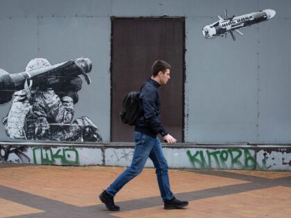 KYIV, UKRAINE - 2022/10/29: A man passes by a graffiti depicting a Ukrainian serviceman making a shot with a US-made Javelin portable anti-tank missile system in central Kyiv. These missiles are among the arms being sent by Western allies to Ukrainian forces to aid in their fight against the Russian …