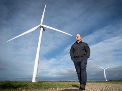 Labour Party leader Sir Keir Starmer visits an on-shore wind farm near Grimsby in Lincolnshire where the Labour leader announced he will expand on the Partys plan for clean power by 2030, which includes doubling the amount of onshore wind farms and quadrupling the amount of offshore wind farms in …