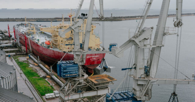 Russia Agrees to Extend Ukraine Grain Deal That Allows Exports by Sea