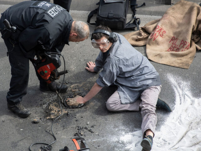 19 May 2023, Berlin: During a blockade by the group Letzte Generation on the city highway