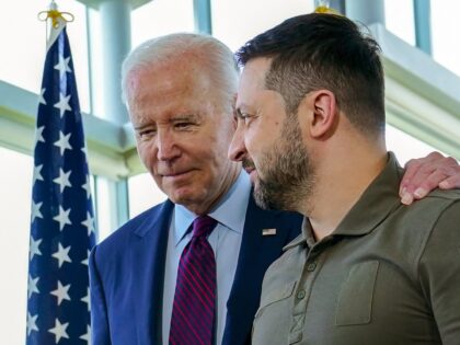 US President Joe Biden (L) walks with Ukraine's President Volodymyr Zelensky ahead of a wo