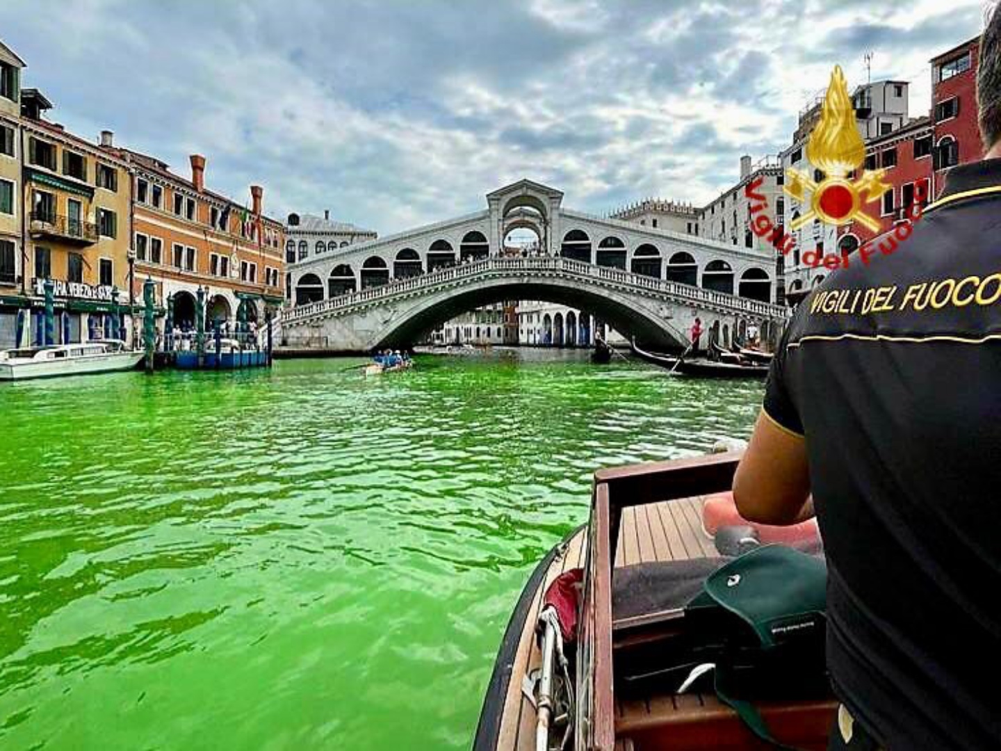 Police Investigate as Water in Venice Grand Canal Turns Neon Green - Vimarsana News