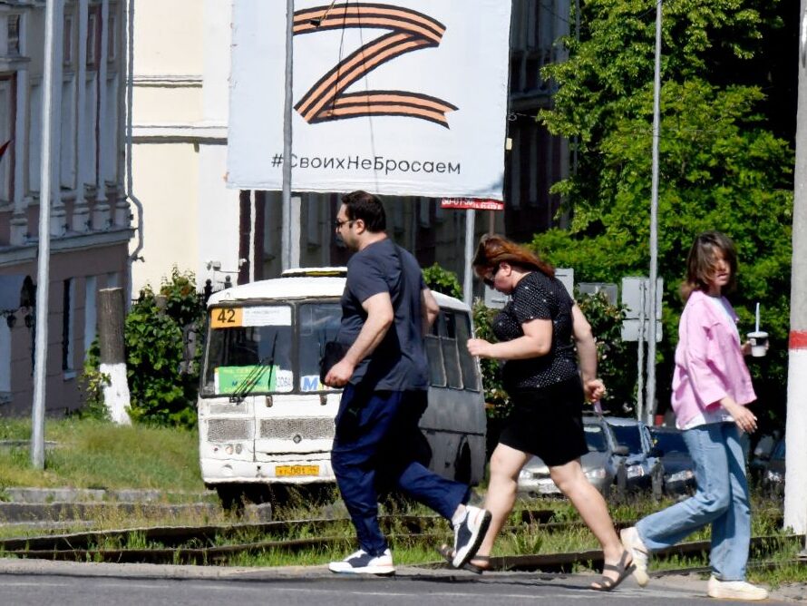 Russia Considers Six Day Working Week to Prop up War - Vimarsana News