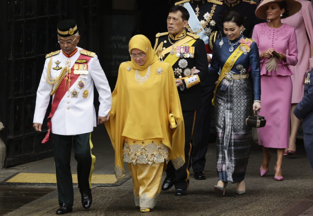 LONDON, ENGLAND - MAY 06: (L-R) His Majesty Yang di-Pertuan Agong Al-Sultan Abdullah Ri'ayatuddin Al-Mustafa Billah Shah of Malaysia, Her Majesty Raja Permaisuri Agong Tunku Hajah Azizah Aminah Maimunah Iskandariah of Malaysia, King Vajiralongkorn of Thailand, Felipe VI of Spain, Queen Suthida of Thailand and Queen Letizia of Spain attend the Coronation of King Charles III and Queen Camilla on May 06, 2023 in London, England. The Coronation of Charles III and his wife, Camilla, as King and Queen of the United Kingdom of Great Britain and Northern Ireland, and the other Commonwealth realms takes place at Westminster Abbey today. Charles acceded to the throne on 8 September 2022, upon the death of his mother, Elizabeth II. (Photo by Jeff J Mitchell/Getty Images)