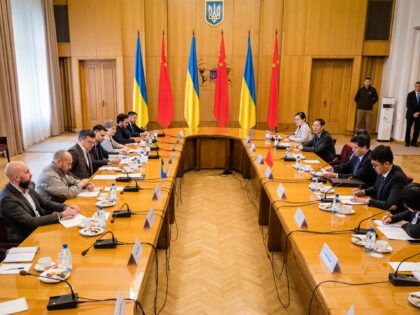 n this photo provided by the Ukrainian Foreign Ministry Press Office, Ukrainian Foreign Minister Dmytro Kuleba, center left, and Li Hui, Chinese envoy, center right, during their talks in Kyiv, Ukraine, Wednesday, May 17, 2023. (Ukrainian Foreign Ministry Press Office via AP)