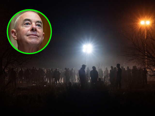 Biden Opens Doorway for 350,000 Migrants from Mexico - Vimarsana News