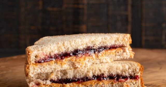 VIDEO: College Pitcher Ejected for Giving Teammate a Sandwich