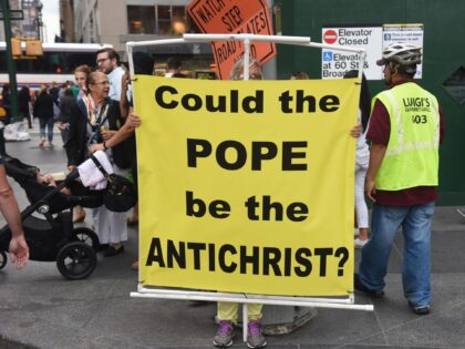 CENTRAL PARK, NEW YORK CITY, NEW YORK, UNITED STATES - 2015/09/25: Anti-Pope message across the street from Central Park. Pope Francis and his retinue traveled from East Harlem to Midtown Manhattan by way of Central Park where thousands had gathered to see him pass by. (Photo by Andy Katz/Pacific Press/LightRocket …