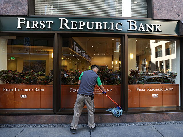 SAN FRANCISCO, CALIFORNIA - APRIL 26: A worker cleans the exterior of a First Republic ban
