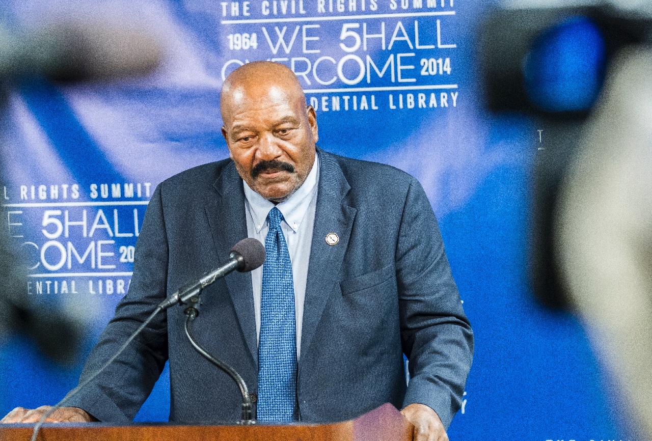 LeBron, Obama lead tributes to Ohio NFL icon Jim Brown - Vimarsana News