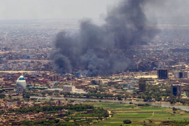 Smoke billows over the Sudanese capital as persistent fighting undermines efforts to firm