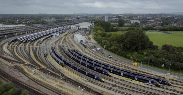 Uk Economy Grows Sluggishly In St Quarter As Double Digit Inflation Curbs Consumers Spending