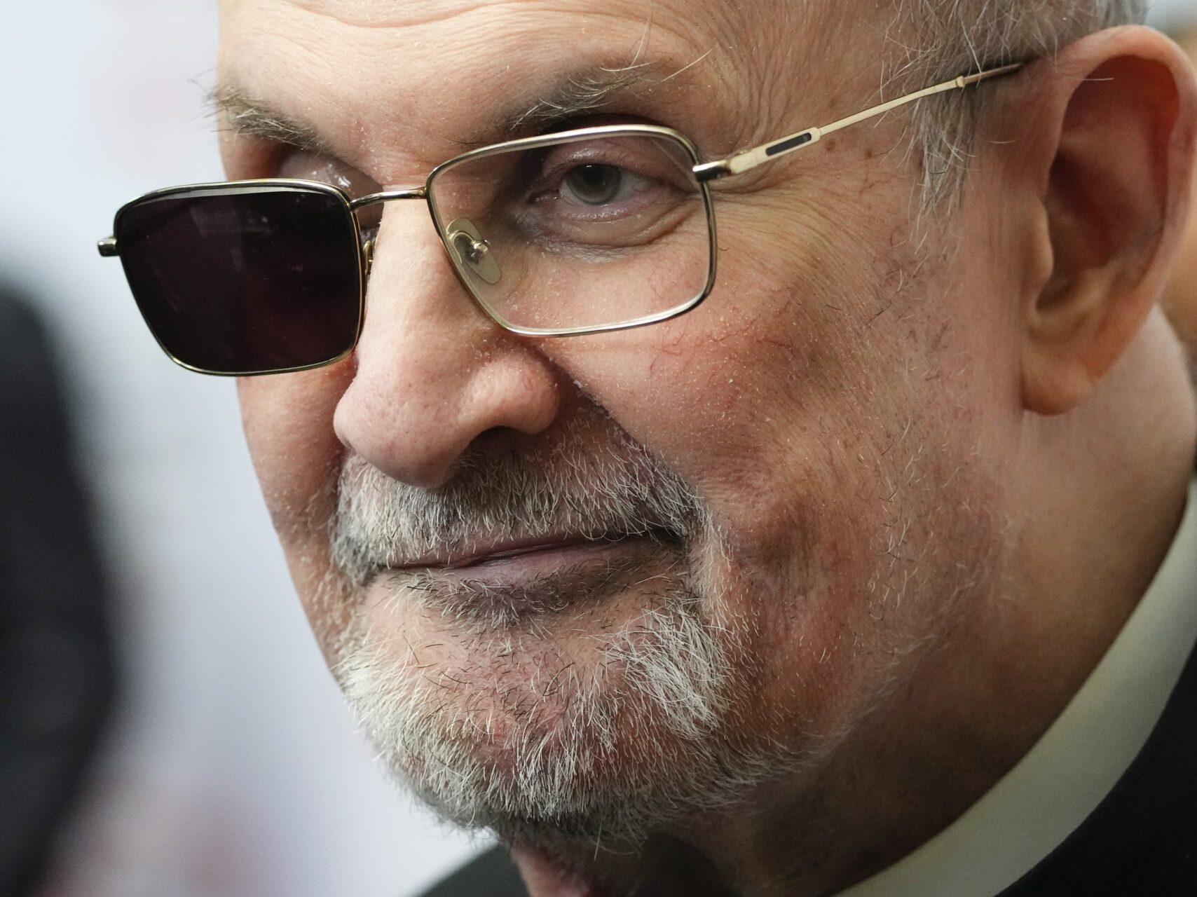 Salman Rushdie First Public Appearance Since Islamist Knife Attack - Vimarsana News