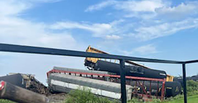 VIDEO: Train Derails In Minnesota While Carrying Hazardous Materials