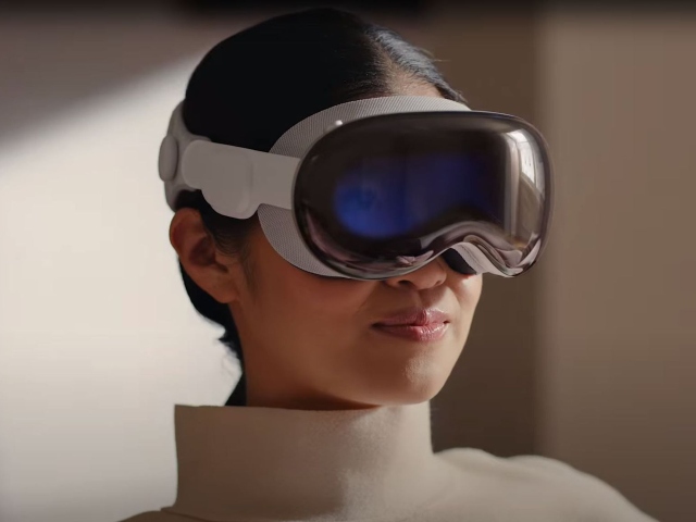 '$3,500 Snowboard Goggles:' Twitter Users Mock Apple's High Price Tag for 'Augmented Reality' Headset - Vimarsana News