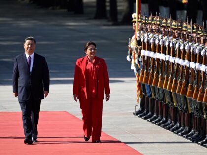 BEIJING, CHINA - JUNE 12: Honduran President Xiomara Castro (C) and China's President Xi Jinping (L) inspect Chinese honour guards during a welcome ceremony outside the Great Hall of the People in Beijing on June 12, 2023 in Beijing, China. (Photo by Wang Zhao-Pool/Getty Images)