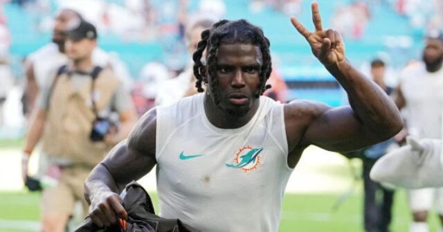 Dolphins' Tyreek Hill Reportedly Offered $200 to Alleged Slapping Victim